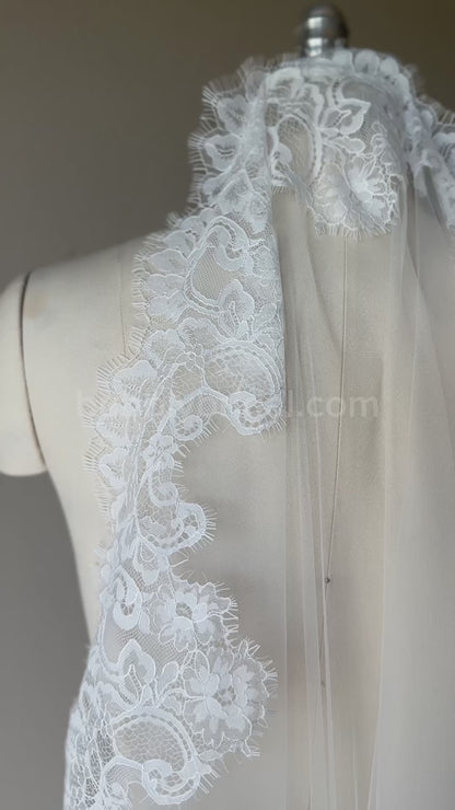 Chantilly Lace Mantilla Veil